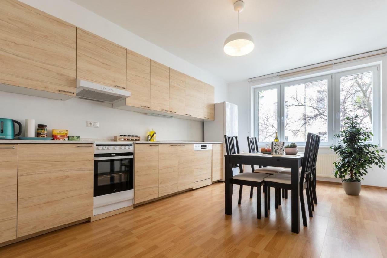 Spacious Apartment In The Old Town Of Bratislava Luaran gambar
