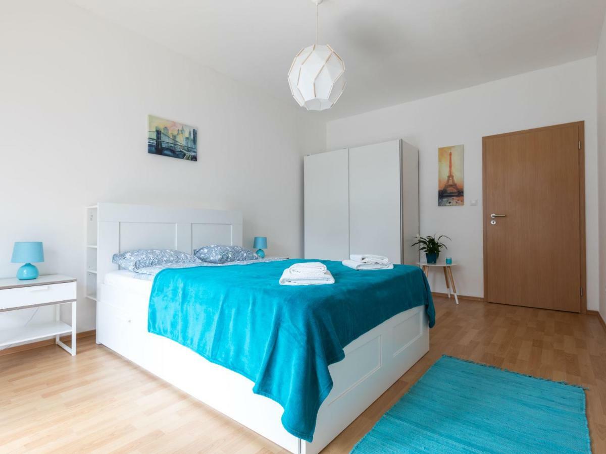 Spacious Apartment In The Old Town Of Bratislava Luaran gambar